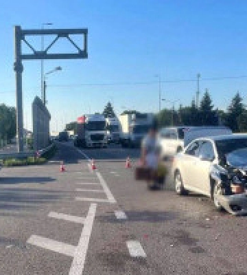 На трасі Київ-Одеса внаслідок зіткнення двох авто постраждала 8-річна дівчинка