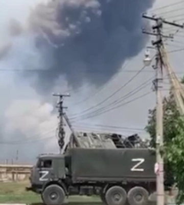 Окупанти оголосили &quot;евакуацію&quot; після ударів по Криму та виганяють людей: відео