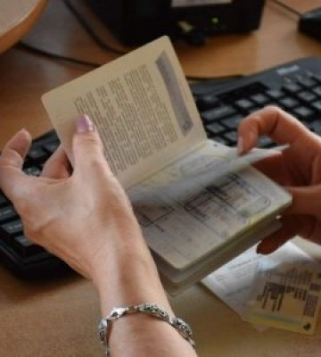 На Закарпатті двоє чоловіків намагались перетнути кордон за підробленими документами