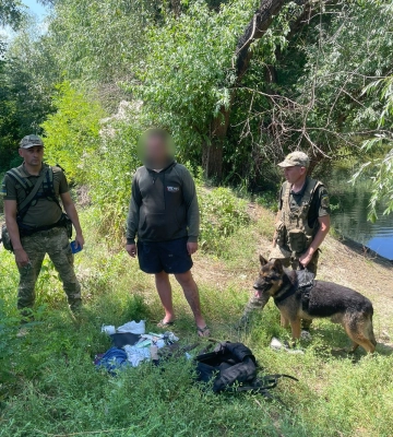 На Одещині службовий пес знайшов надуту автомобільну камеру, на якій ухилянт планував втекти до Румунії річкою