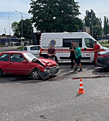 У Сумах сталася аварія на перехресті: постраждала жінка