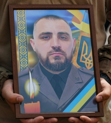 В Ужгороді попрощалися з полеглим у війні з російськими загарбниками Анатолієм Тегзою (ФОТО)