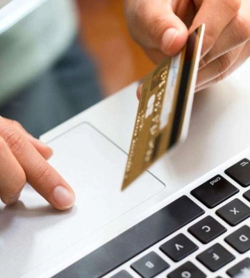 У Жовтих Водах шахрайка продавала неіснуючу військову форму