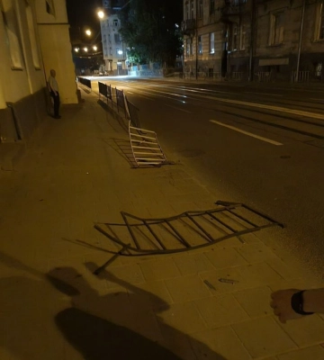 Зніс огорожу: У Львові затримали п&#039;яного водія (ФОТО)