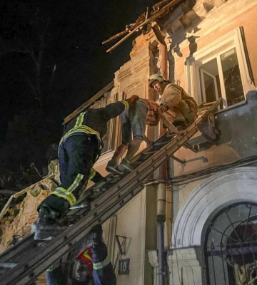 Одна людина загинула та близько 20 постраждали внаслідок ракетної атаки на Одесу