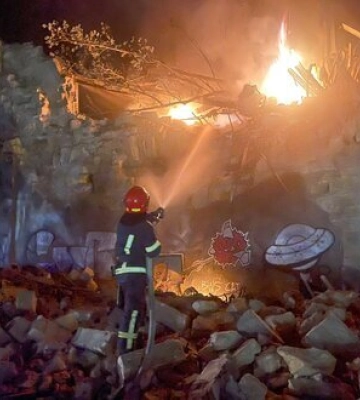 Кулеба закликав світ відреагувати на варварський удар РФ по Одесі
