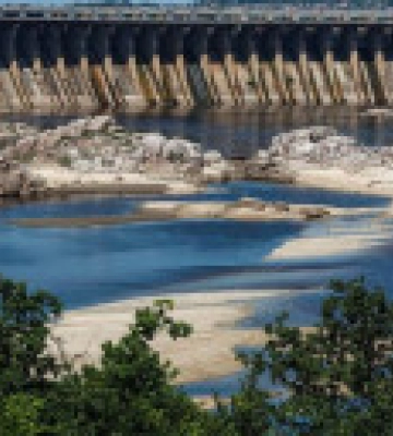 Рівень води у Каховському водосховищі нижче норми вже на 2,74 метра