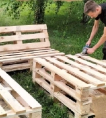 У Рожищі створюють вуличну відпочинкову зону, кличуть молодь допомогти