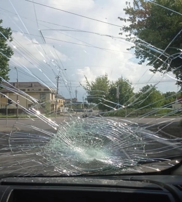 Цеглиною по «швидкій»: Напад на медичних працівників у Рівному