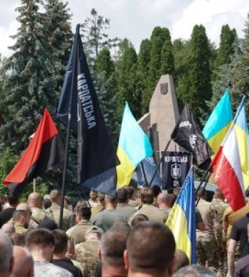 Ужгород попрощався із загиблим Героєм Анатолієм Тегзою
