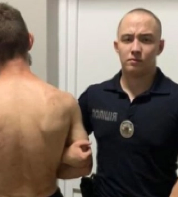 П&#039;яний мукачівець розбив каменем вікно училиша
