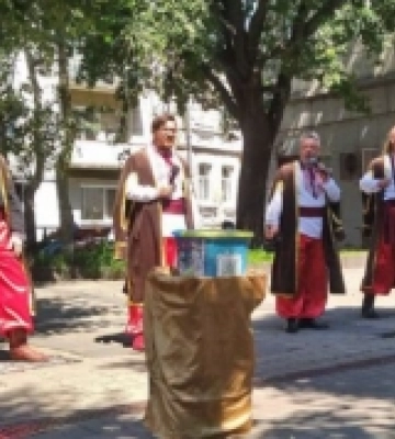 Литаври, або Хто співає для лучан щовихідних та збирає гроші для ЗСУ. ФОТО
