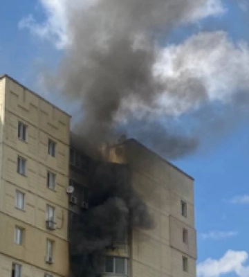 У Києві загорілася багатоповерхівка: відео з місця