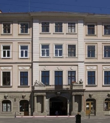 У Львові на історичних будинках відреставрують скульптури