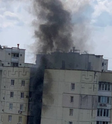 У Києві загорілася багатоповерхівка: відео з місця