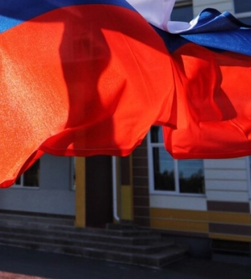 На Запоріжжі 19-річна українка зламала флагшток з прапором окупантів: їй загрожує рік в&#039;язниці