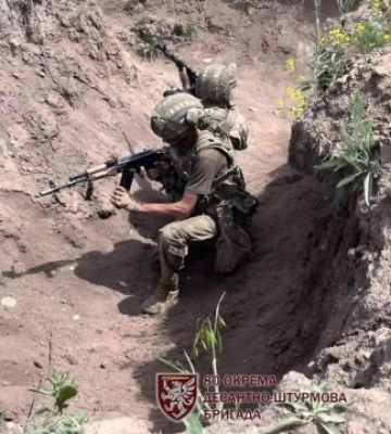 Ворог зосереджує зусилля на Куп’янському, Лиманському, Бахмутському, Авдіївському та Мар’їнському напрямках. Тривають важкі бої, - Генштаб