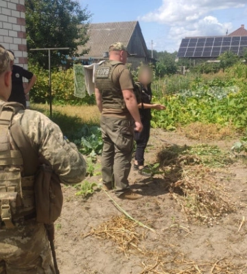 На Рівненщині прикордонники виявили насадження кущів снодійного маку, фото