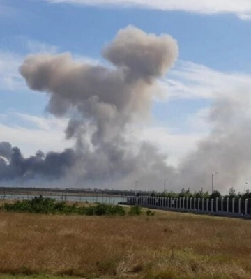 У Криму зупинено рух залізницею та трасою Джанкой-Сімферополь. Проходить евакуація