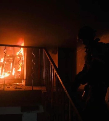 На Дніпропетровщині з палаючої квартири надзвичайники врятували двох осіб