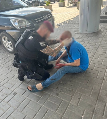 Поліцейські врятували черкащанина з порізами шиї