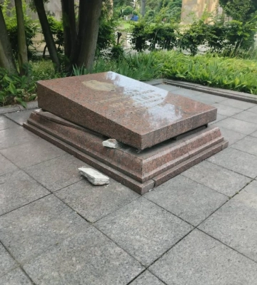 Во Львове пытались украсть останки советского разведчика Кузнецова