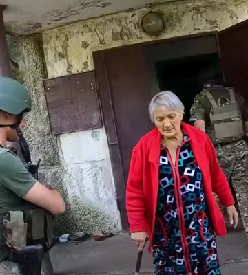 Змушені тікати вдруге: екіпаж «Білий Янгол» вивіз з-під вогню 11-річного Влада, його маму та собаку