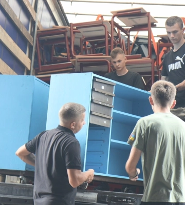До Рівного приїхали стільці та парти з Німеччини