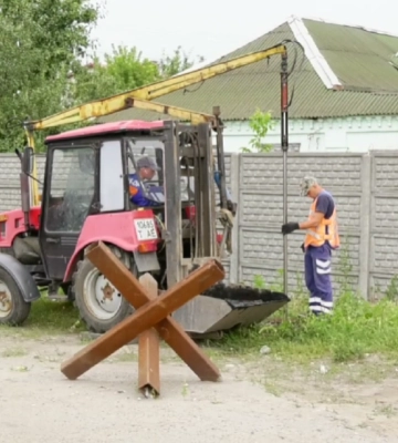 Спасение от подтоплений в АНД районе: в Днепре коммунальщики прочищают километровый коллектор