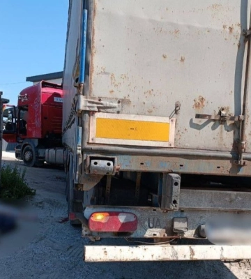 Водій фури не помітив охоронця: Під Києвом вантажівка роздавила чоловіка