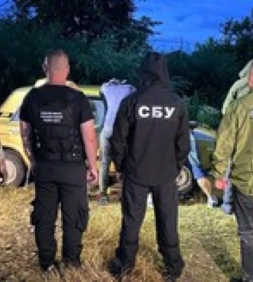 Сотрудники ГПСУ задержали россиянку, вывозившую за границу мужчин-уклонистов