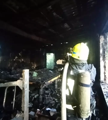 В Кривом Роге сгорел двухэтажный дом