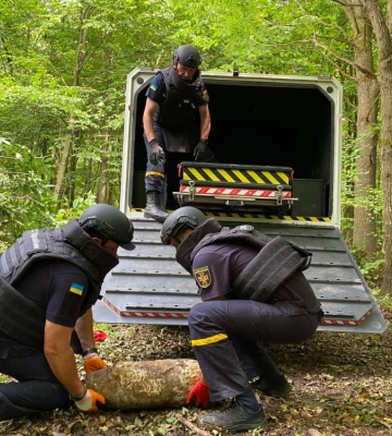 На Дубенщині піротехніки обласного управління ДСНС знищили боєприпаси часів війни