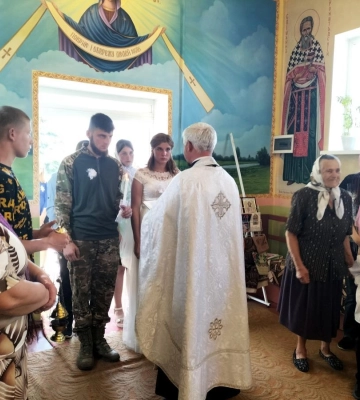 На Волині захисник одружився з коханою під час відпустки