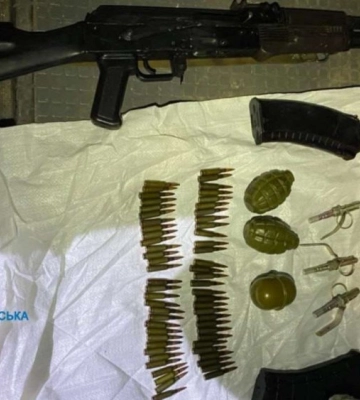 Зброя, елітні автівки та мільйонні доходи: двоє мешканців Дніпра організували наркобізнес (ФОТО)