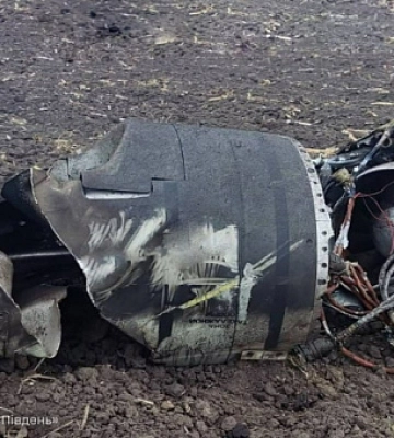 Над Дніпропетровщиною захисники збили ракету, падіння уламків спричинило пожежу