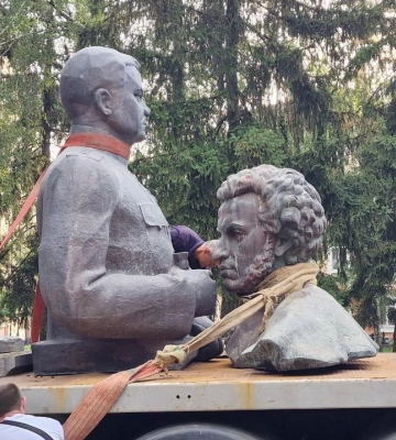 У Полтаві демонтували пам&#039;ятники Пушкіну та Ватутіну