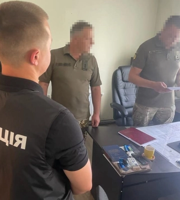 «Схеми» ухилення від призову: поліція затримала посадовців ТЦК у кількох областях