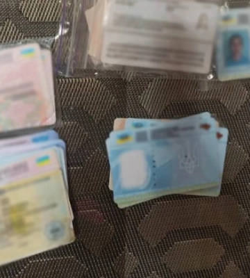 Викрито масштабну схему незаконного виготовлення водійських посвідчень і техпаспортів