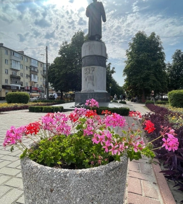 У Полтаві демонтували пам&#039;ятники Пушкіну та Ватутіну