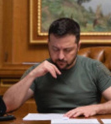 Зеленский внес законопроекты о продлении военного положения и мобилизации