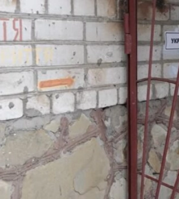 "Лунають вибухи, люди стукають і кричать": у Житомирі українці залишились просто неба під час повітряної тривоги