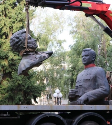 Полтава позбулася пам&#039;ятників Пушкіну та Ватутіну 