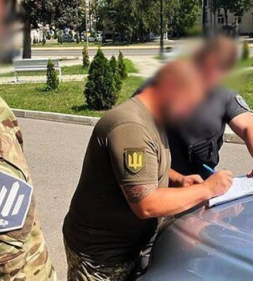 Военком и сотрудник полиции разоблачены на взятке в Донецкой области: выдавали фиктивные справки о непригодности к службе. ФОТО