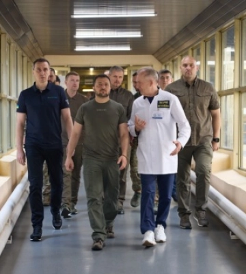 Зеленський на Дніпропетровщині зустрівся з медиками, які лікують українських бійців