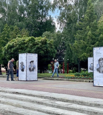 У місті на Волині встановили інсталяції з портретами захисників України