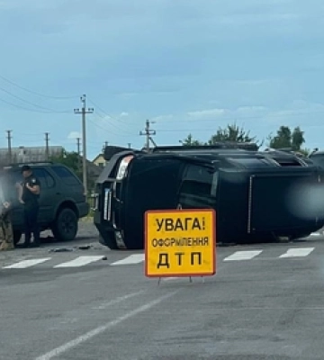 На Волині – аварія за участі двох автомобілів: один з них перекинувся на бік