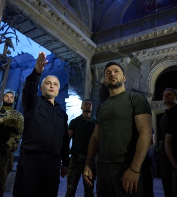 Посетил больницы и Спасо-Преображенский собор: Зеленский приехал в Одессу (фото, видео)