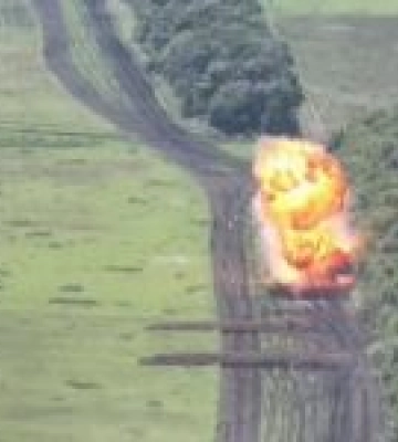 FPV-дрон розірвав на шматки російський танк Т-80БВ з встановленим “захистом”. Відео