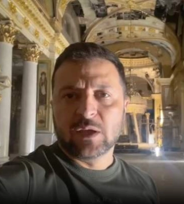 Зеленский побывал и в Одессе: посетил разрушенный храм и раненых защитников